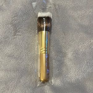 BareMinerals Feather Light Brush